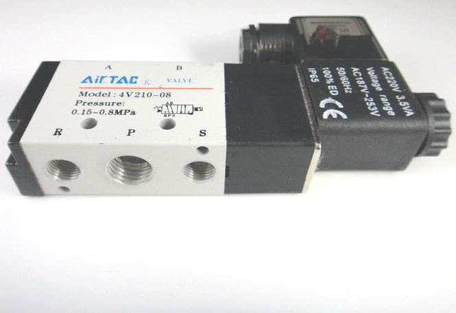 Пневмоцилиндр 4V210-08 220V